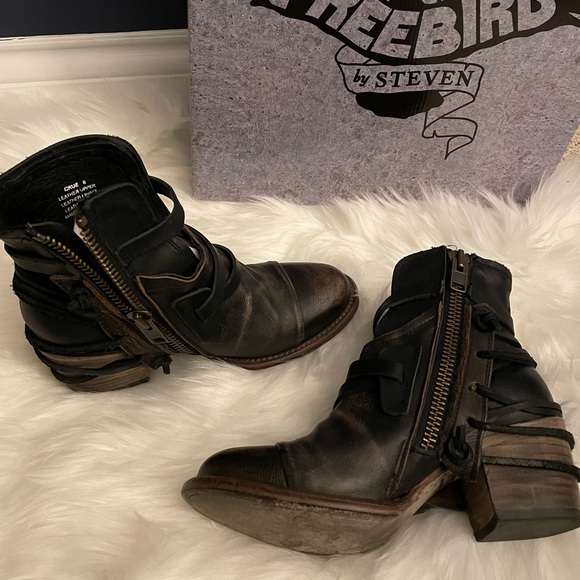 Freebird Booties Crue Size 8 Black Distressed * Excellent condition, worn once! - Picture 10 of 12